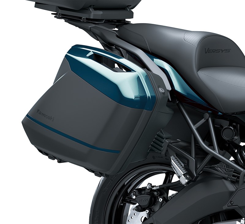 KQR™ 28 Liter Hard Saddlebag Set, Trim Set, Metallic Deep Blue/79L detail photo 2